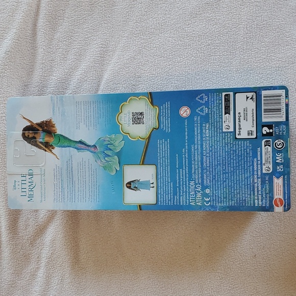 Disney The Little Mermaid Ariel Fashion Doll with Signature Outfit Halle Bailey - Picture 4 of 6